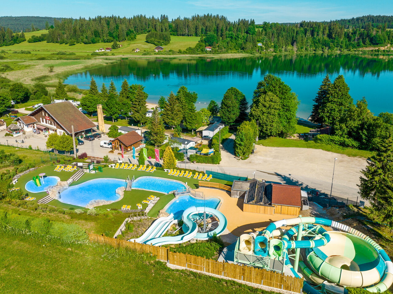 Water park with giant slides and outdoor pools at CAPFUN Fuvettes campsite in Malbuisson (25).