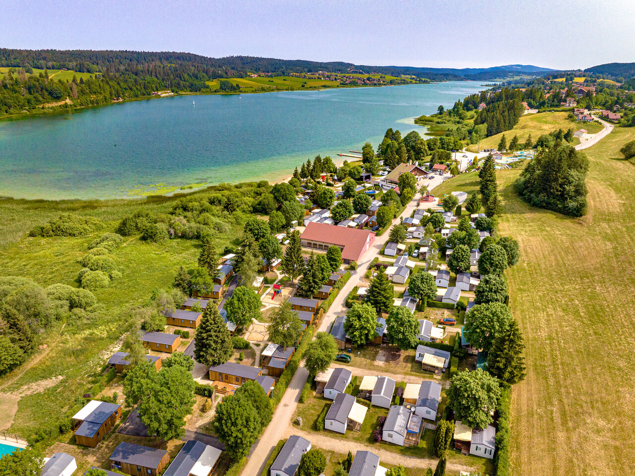 Campsite with mobile homes, lake and pool, CAPFUN Fuvettes in Malbuisson (25).