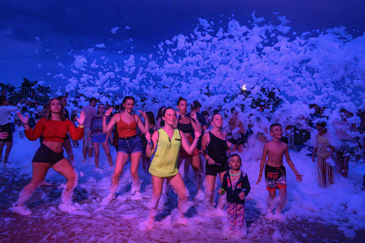 Animated foam party, children and adults, CAPFUN Fuvettes campsite, Malbuisson (25).