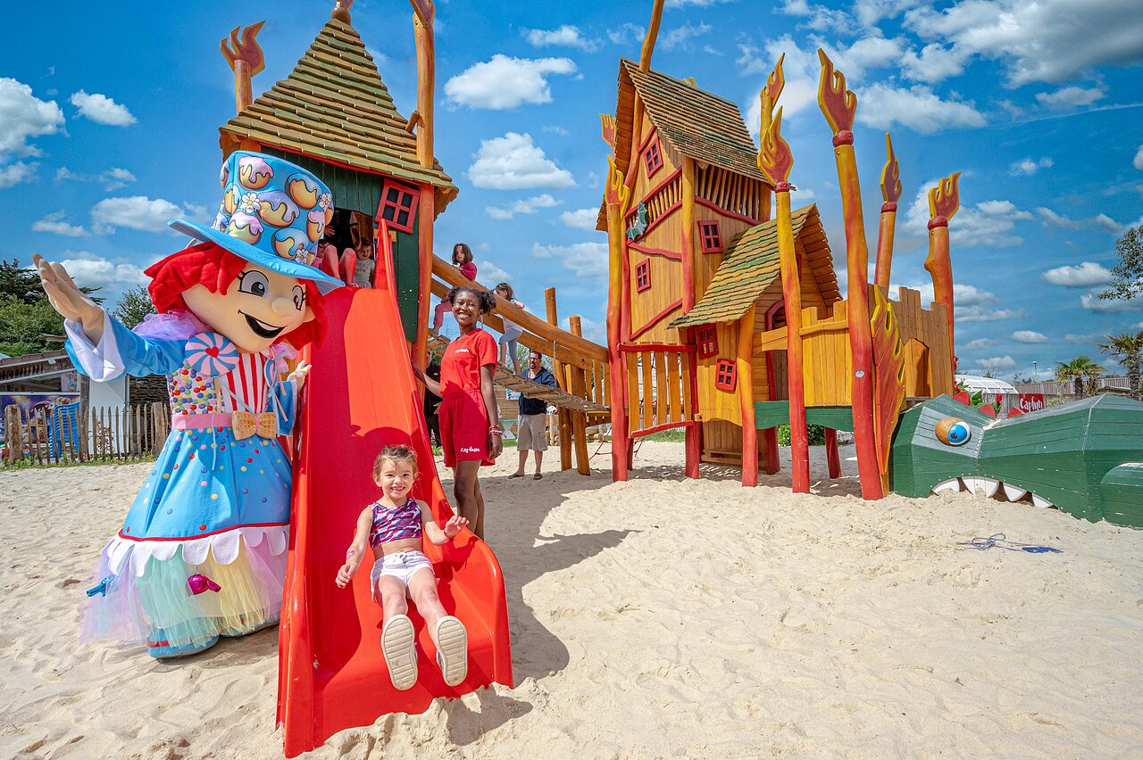 Mascot, slide and children's playground at CAPFUN Golf campsite in SAINT JEAN DE LA RIVIERE (50).