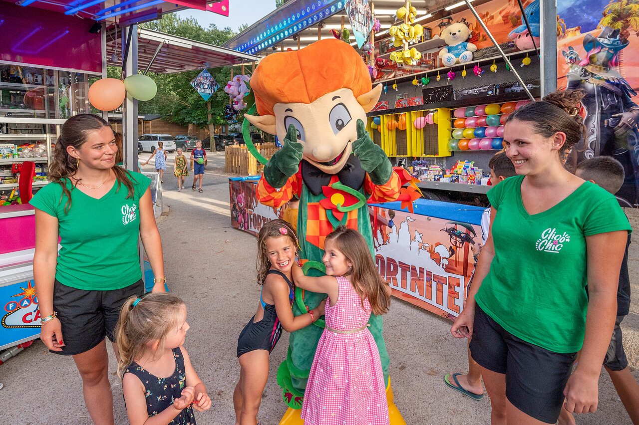 Mascot, children's games at CLICOCHIC Gorges du Gardon campsite in VERS PONT DU GARD (30).
