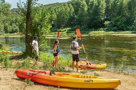 Kayaking activity on the river at CLICOCHIC Gorges du Gardon campsite in VERS PONT DU GARD (30).