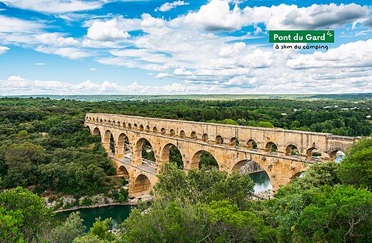 Pont du Gard, historic Roman aqueduct to visit near VERS PONT DU GARD (30).