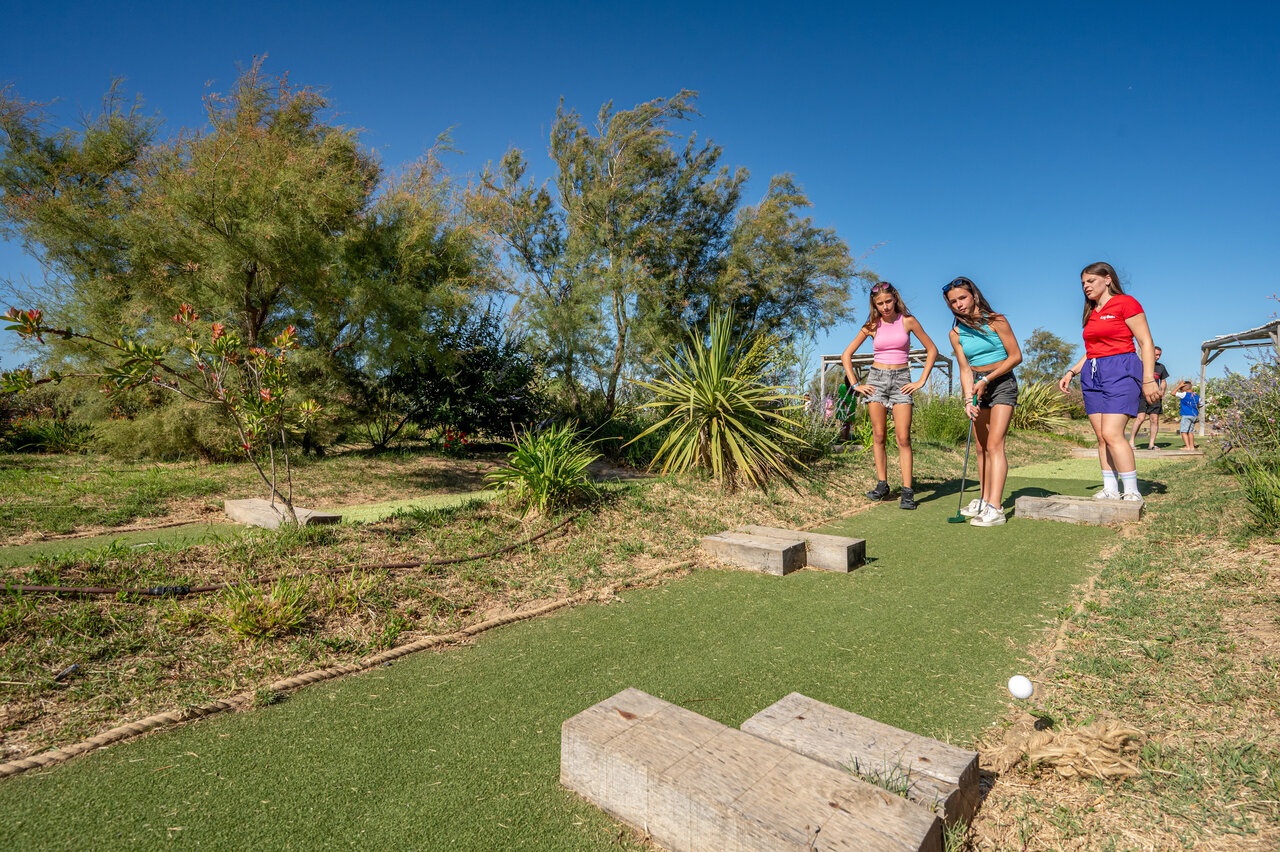 Mini-golf for young people at CAPFUN Grande Cosse campsite in Saint Pierre la Mer (11).
