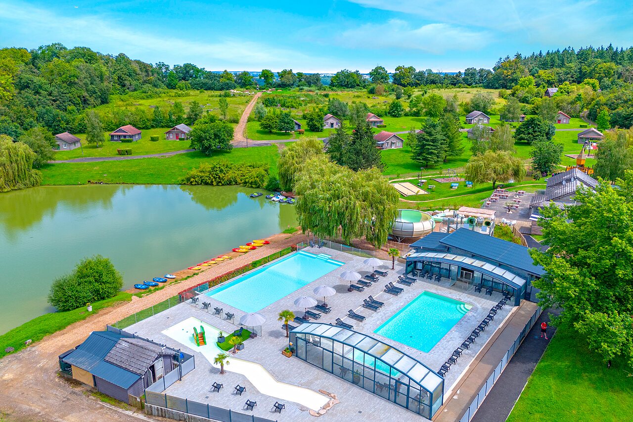 Outdoor and indoor pools, water slide, lake at CAPFUN Grand Cerf campsite in Gimouille (58).