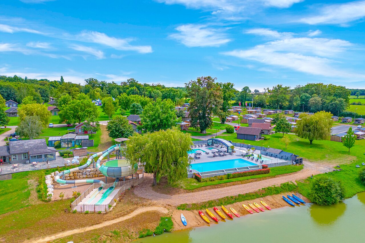 Swimming pool, slides, accommodations at CAPFUN Grand Cerf in Gimouille (58).