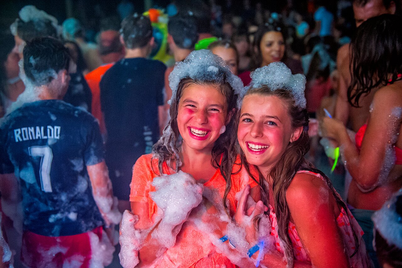 Smiling children enjoying foam party at CAPFUN Grand Cerf campsite in Gimouille (58).