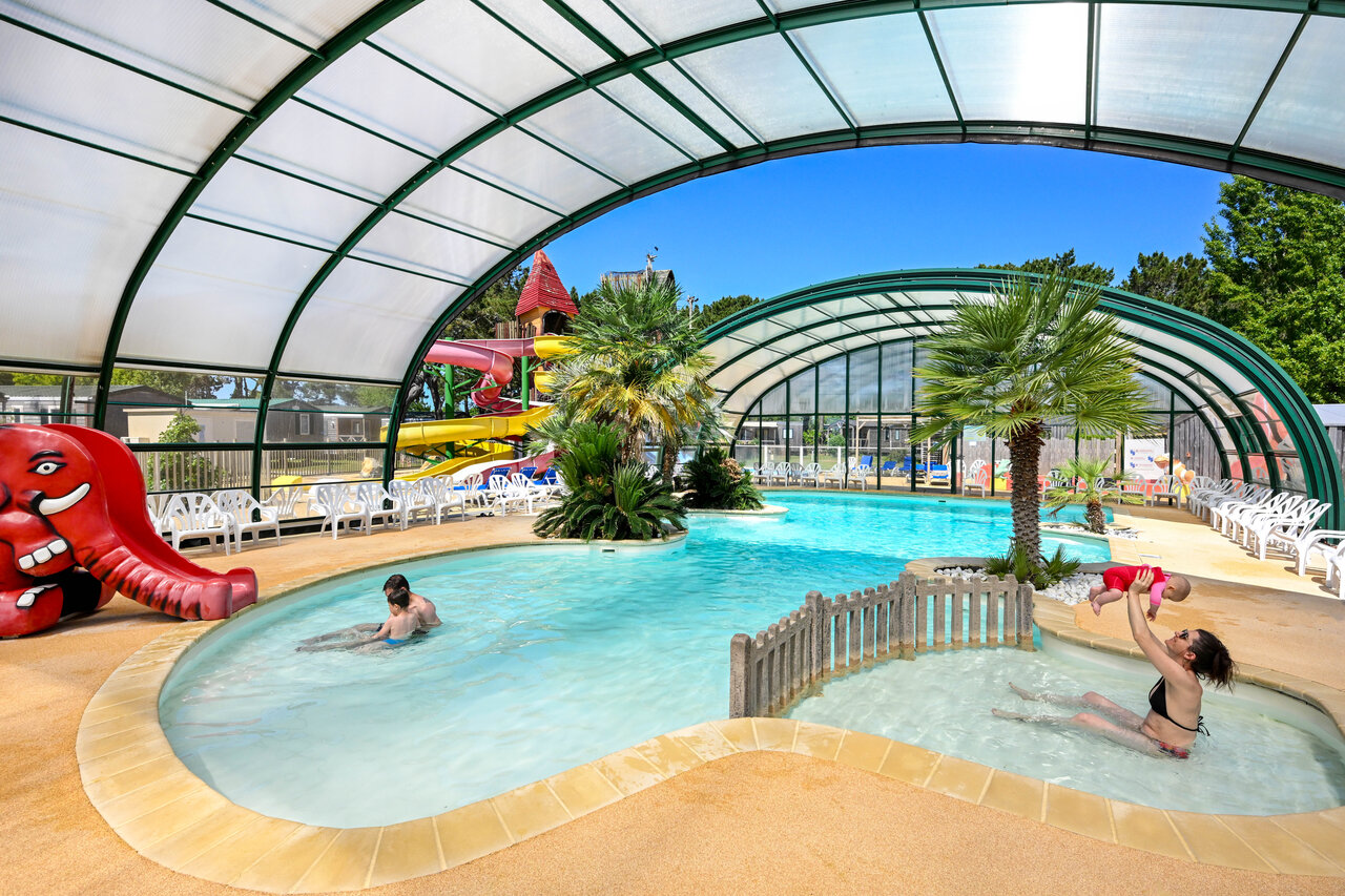 Covered swimming pool, slides and children's pool CAPFUN Grand Large in FOUESNANT (29).