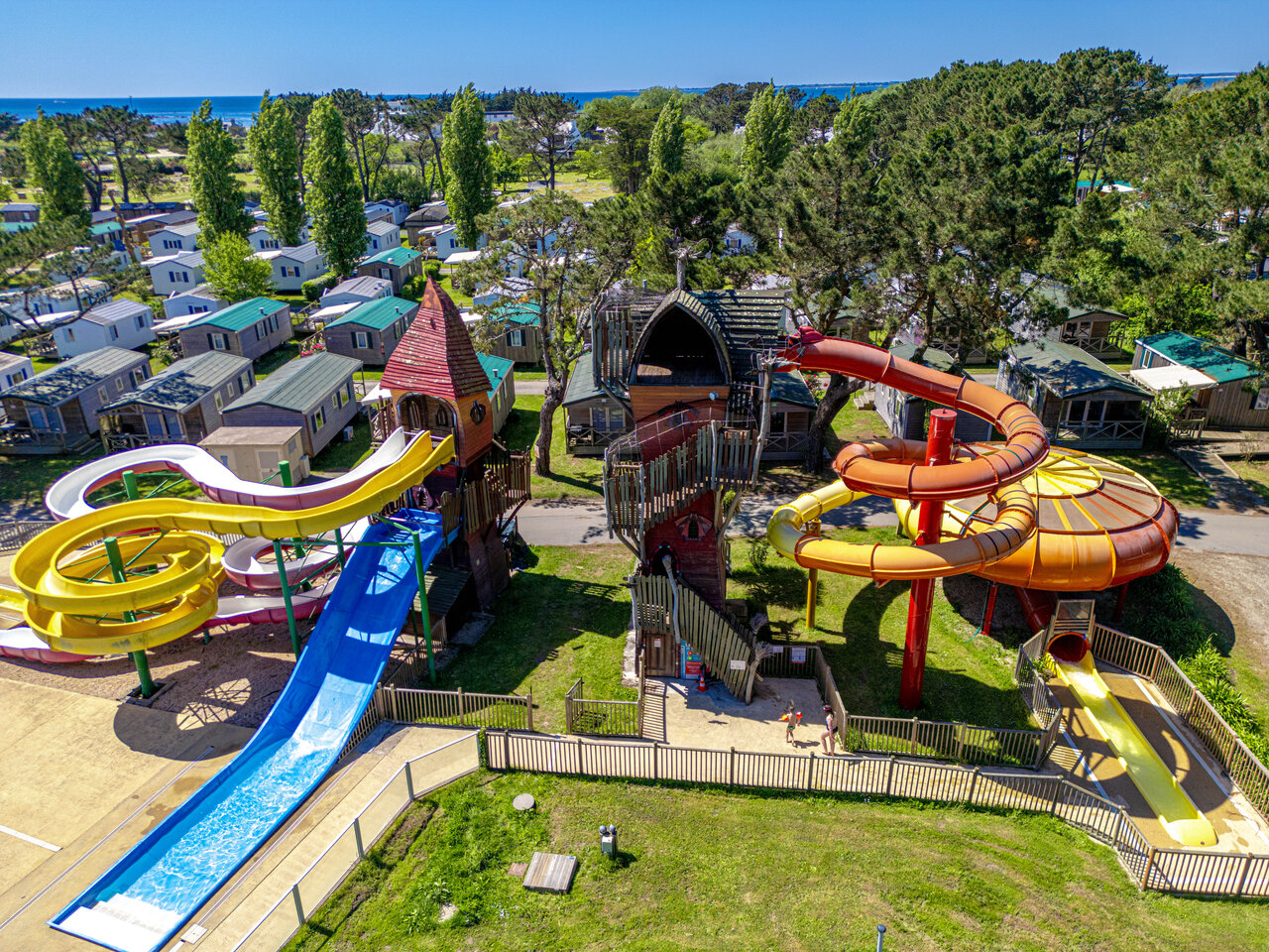 Water slides and aerial play structures at CAPFUN Grand Large FOUESNANT (29).