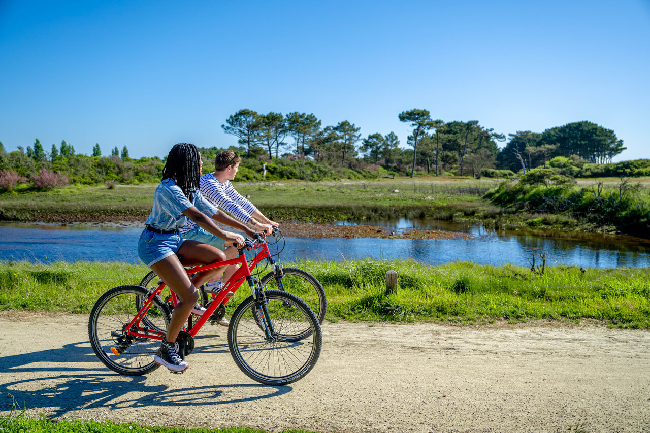 Bicycle ride in nature at CAPFUN Grand Large campsite in FOUESNANT (29).
