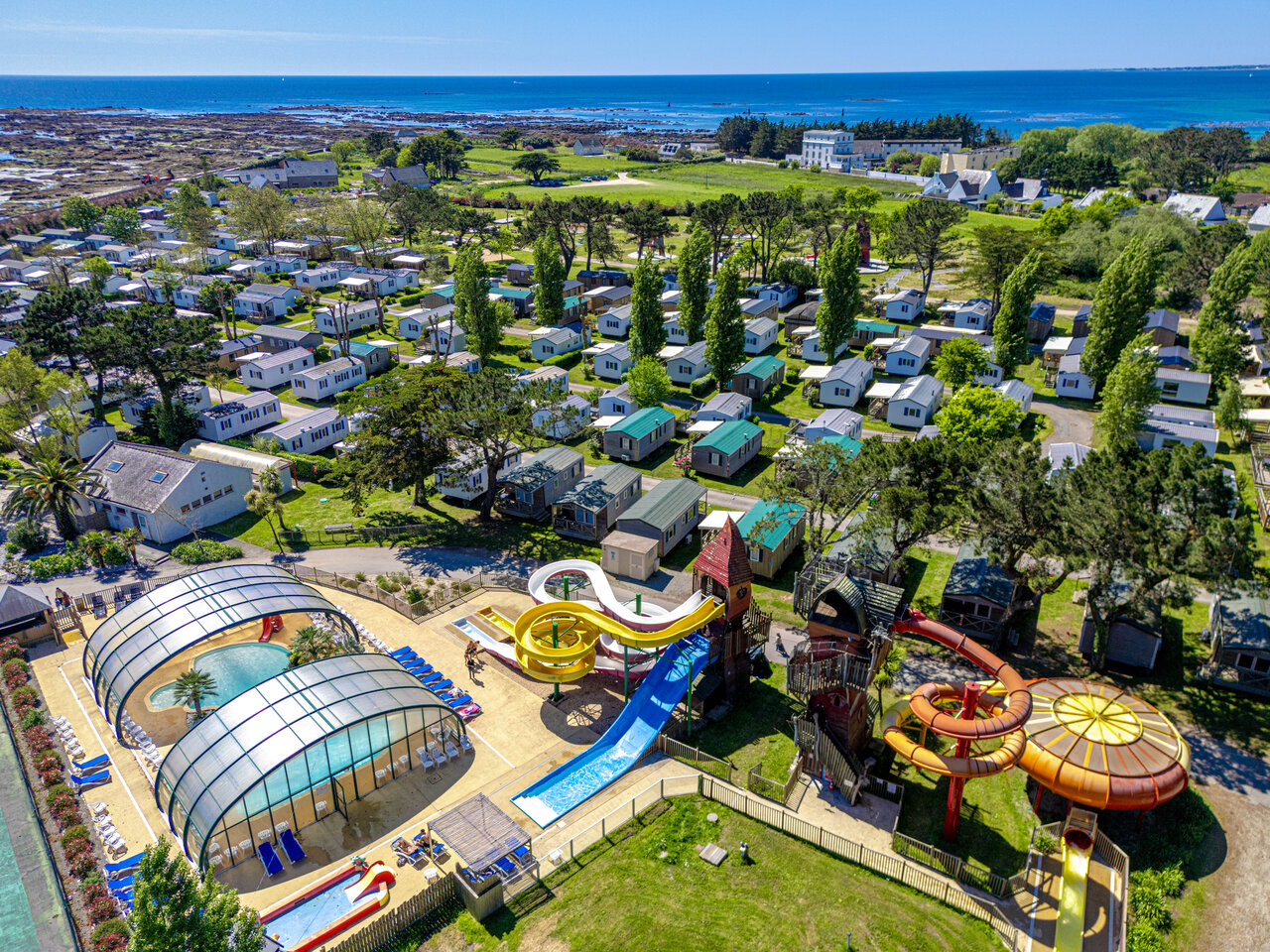 Pools, slides at CAPFUN Grand Large campsite in FOUESNANT (29).