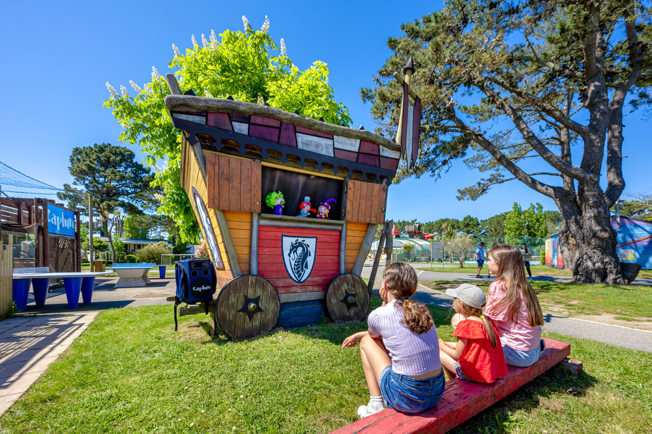 Children's puppet show at CAPFUN Grand Large campsite in FOUESNANT (29).