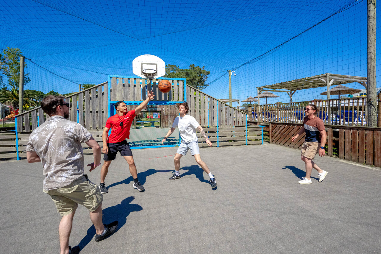 Basketball on multisport court at CAPFUN Grand Large campsite in FOUESNANT (29).