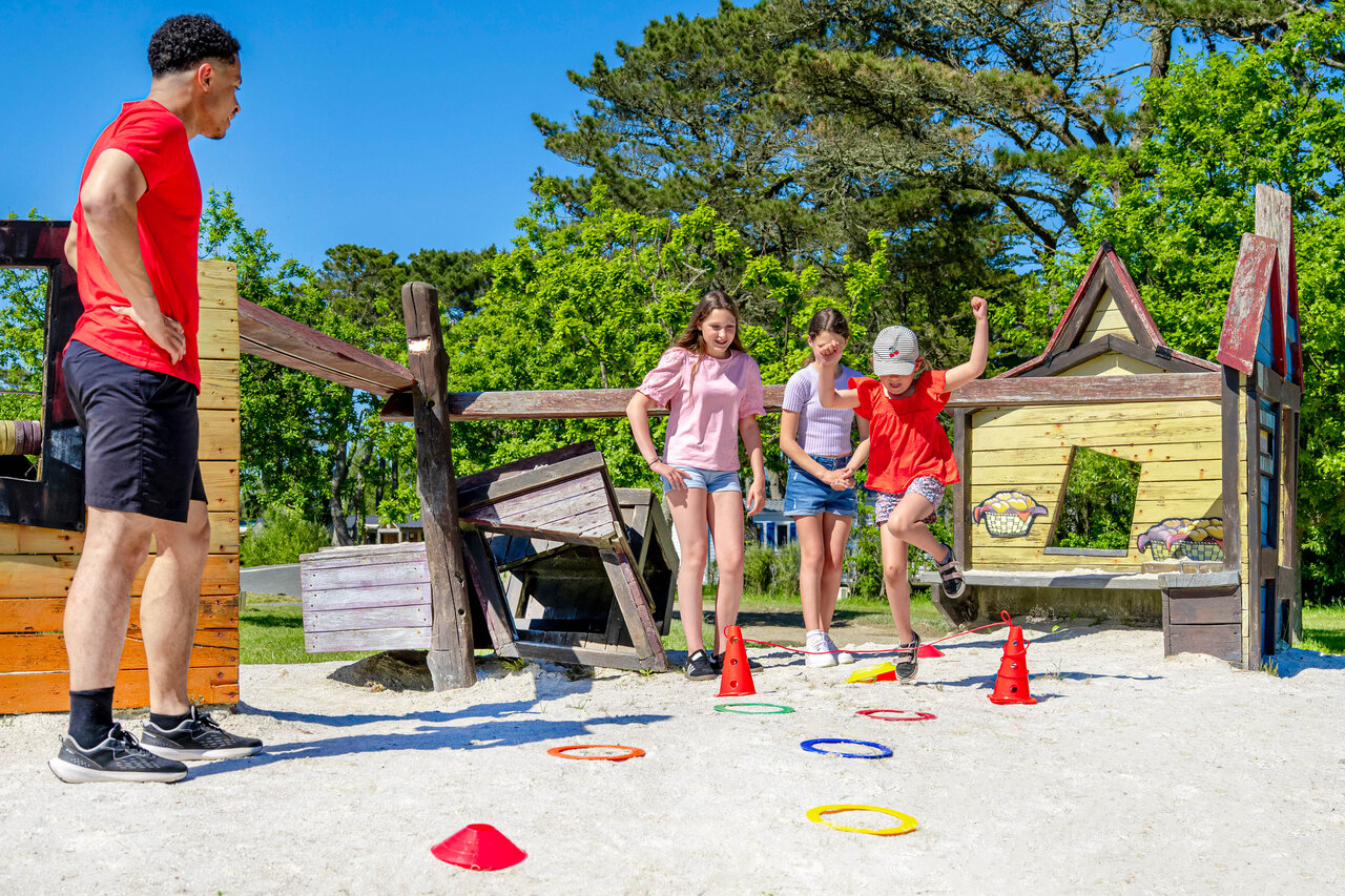 Children playing fun course with animator at CAPFUN Grand Large campsite FOUESNANT (29).