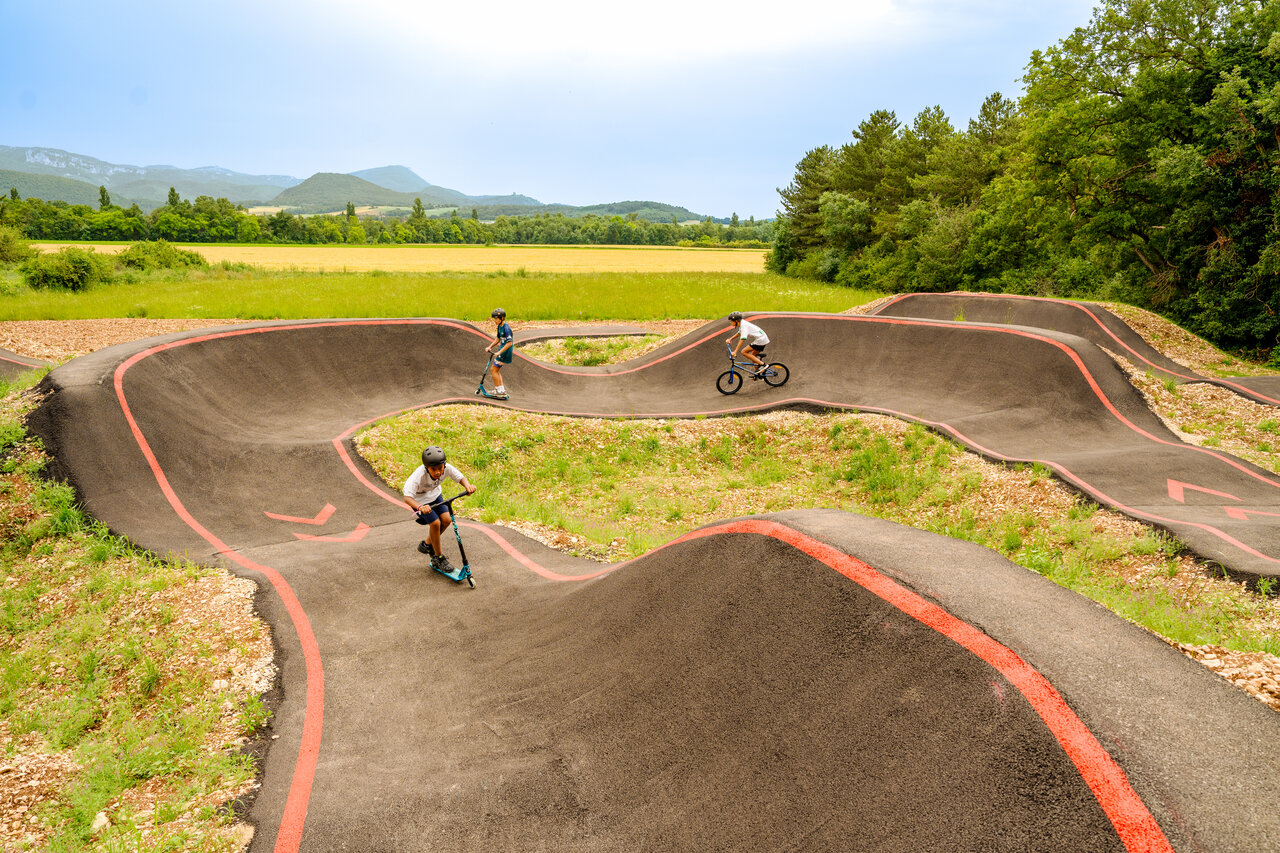 Pump track children at CAPFUN Grand Lierne campsite in CHATEAUDOUBLE (26).