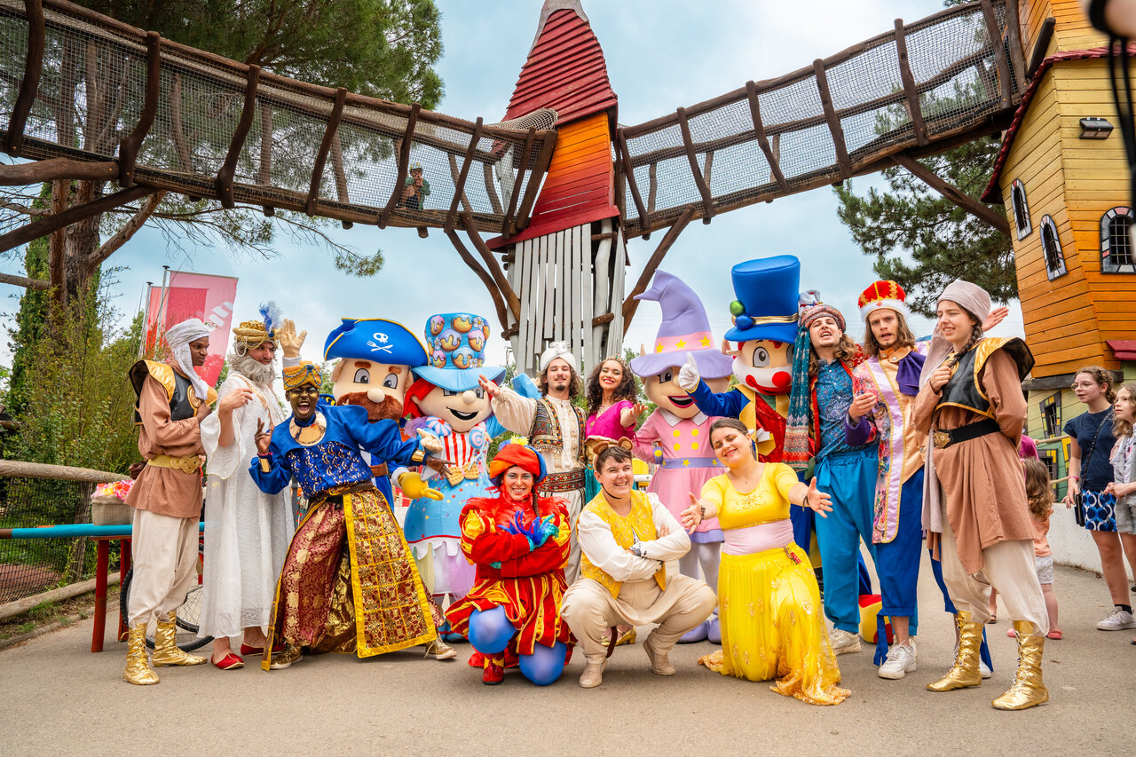 Entertainment, mascots and play bridge at CAPFUN Grand Lierne campsite in CHATEAUDOUBLE (26).