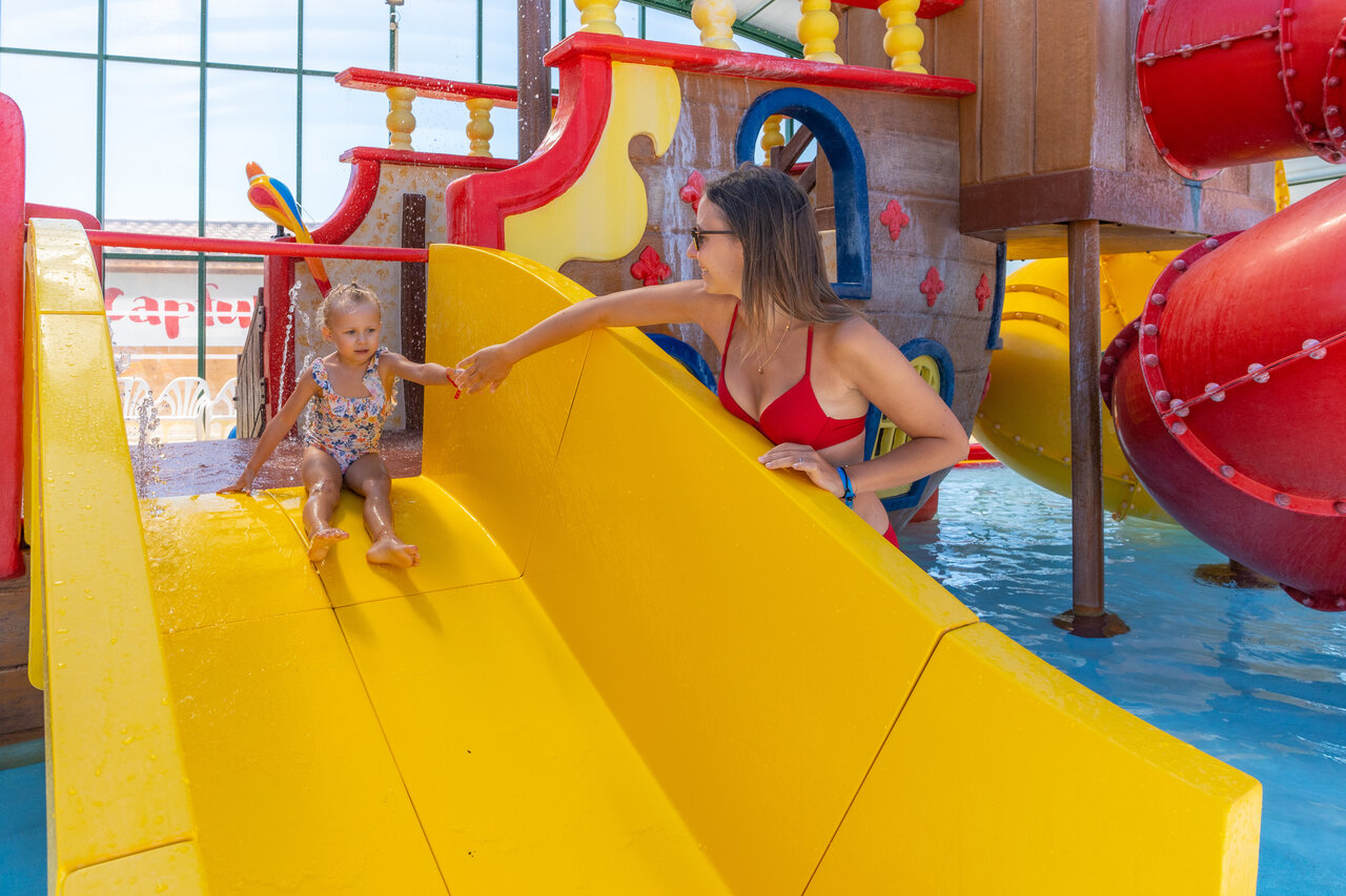 Water slide and child at CAPFUN Grand Lierne campsite in CHATEAUDOUBLE (26).