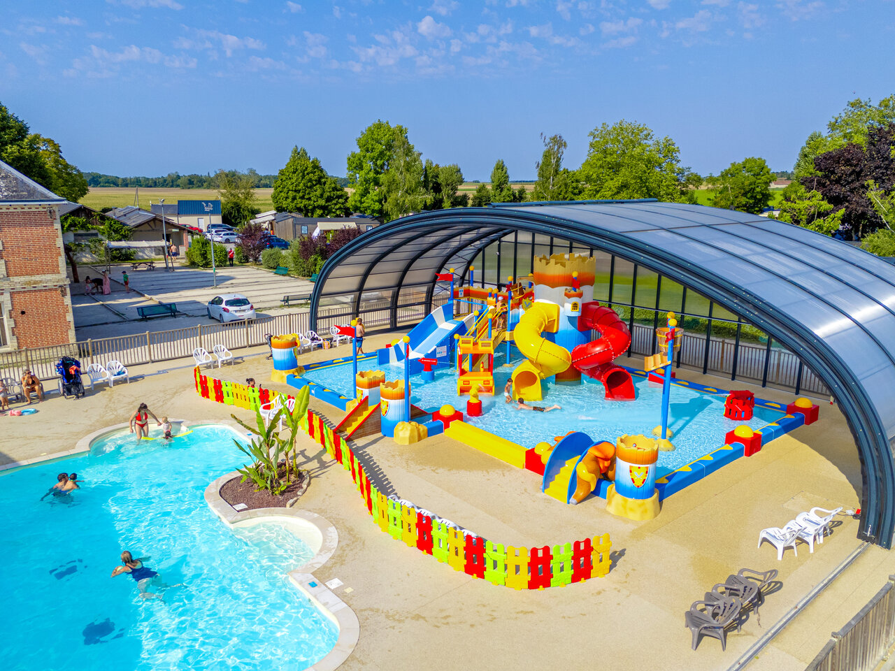 Outdoor pool, water playground with slides at CAPFUN Grenouill�re campsite in Su�vres (41).