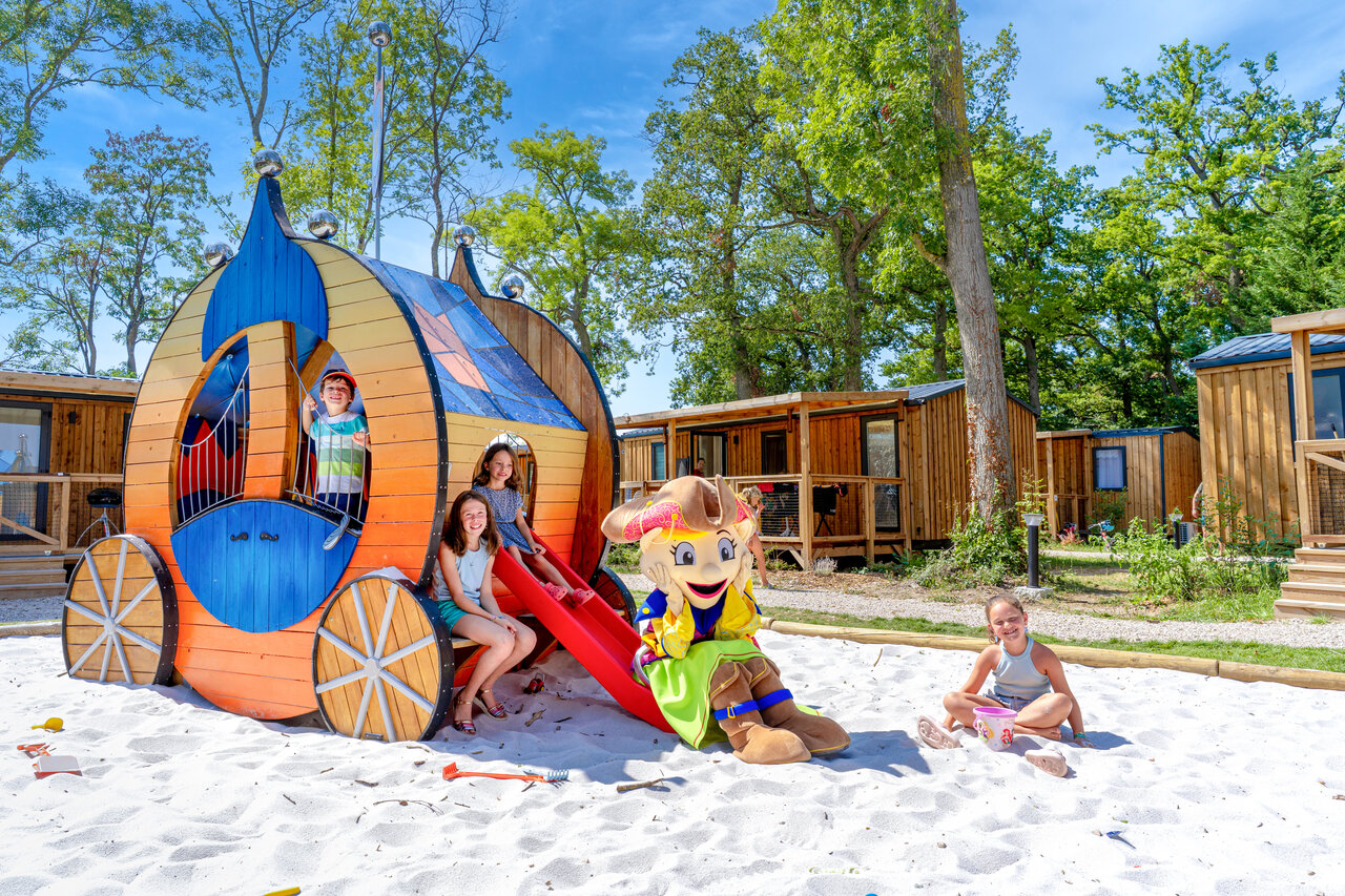 Playground with slide, children and Brave mascot at CAPFUN Grenouill�re campsite in Su�vres (41).