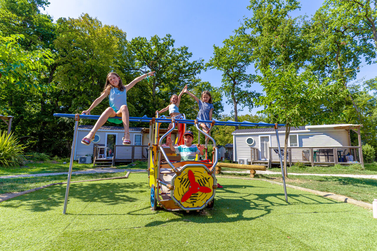 Children playing on the playground with mobile homes at CAPFUN Grenouill�re, Su�vres (41).