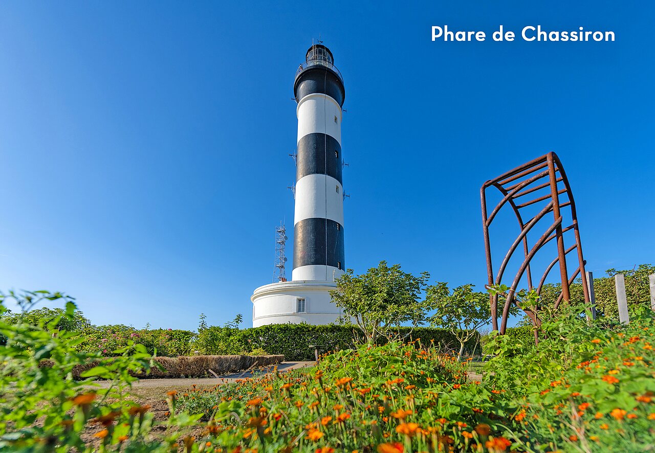 Phare de Chassiron, monument historique � visiter sur l'�le d'Ol�ron.