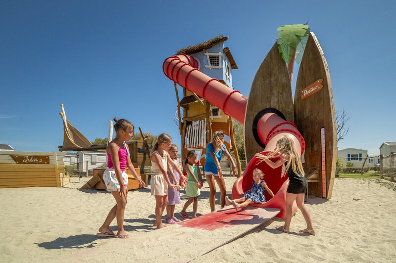Carabouille playground - Giant slide, sandy playground at VAGUES OCEANES Hamacs Fleury (11) campsite.