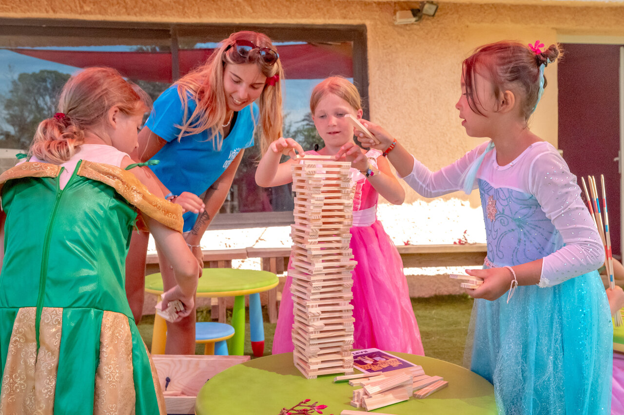 Wooden building game for children at VAGUES OCEANES Hamacs campsite in Fleury.