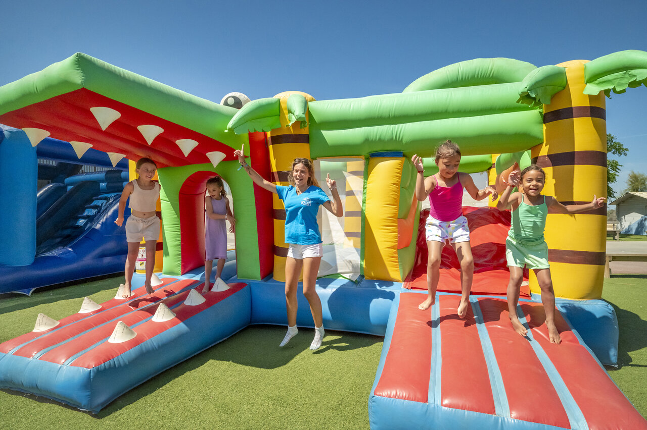 Children playing on giant inflatable game at VAGUES OCEANES Hamacs campsite Fleury (11).