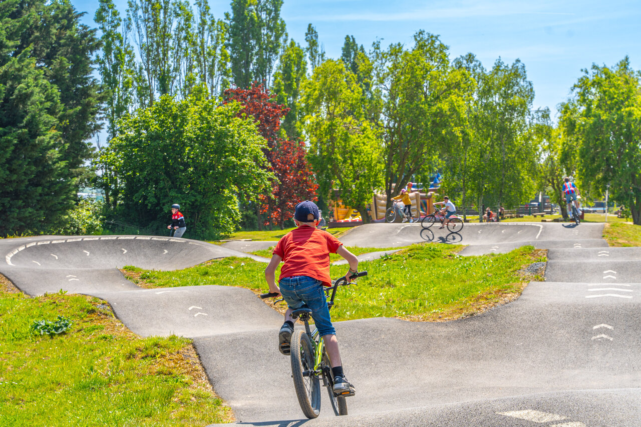 Pump track for bikes and scooters at CAPFUN Hautes Coutures in BENOUVILLE (14).