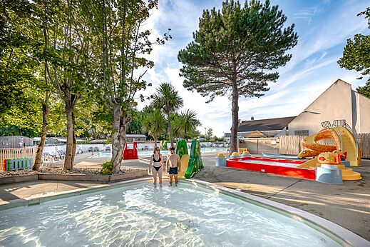 Outdoor pool, paddling pool and slides at CLICOCHIC Havre de Berni�res campsite.