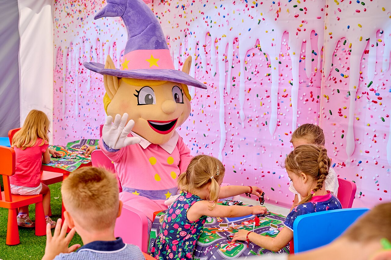 Mascot and children playing board games at CAPFUN Heino campsite in Heino.