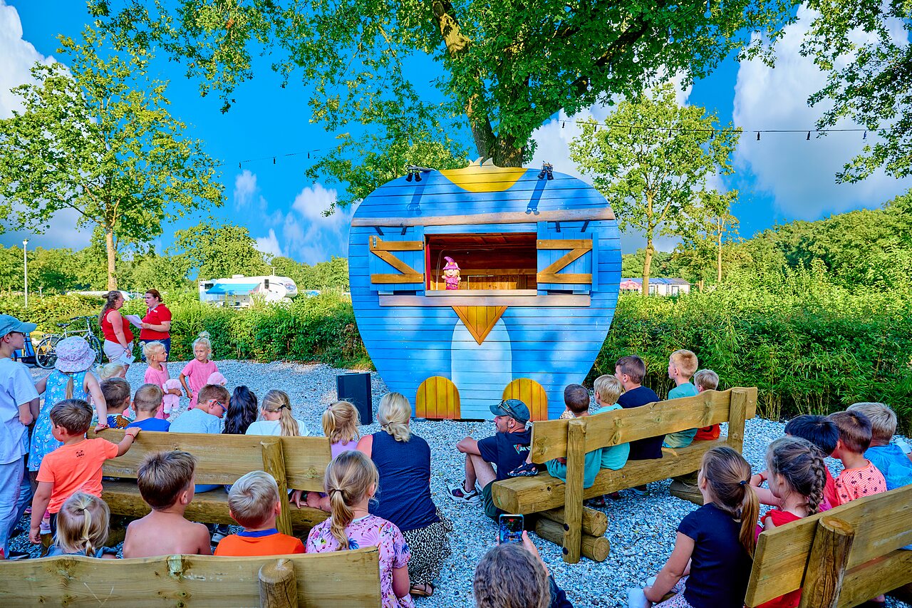 Puppet show for children, entertainment at CAPFUN Heino campsite in Heino.