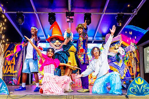 Animation show with costumed artists and mascots on stage at CAPFUN Hermitage campsite in SERIGNAN (34).
