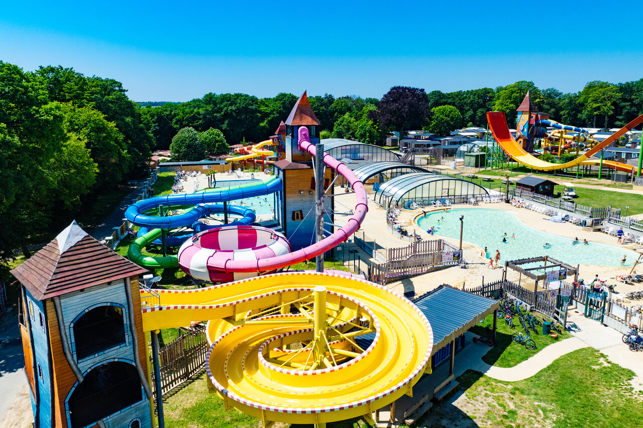 Water park with giant slides and pools at CAPFUN Hirondelle Oteppe.