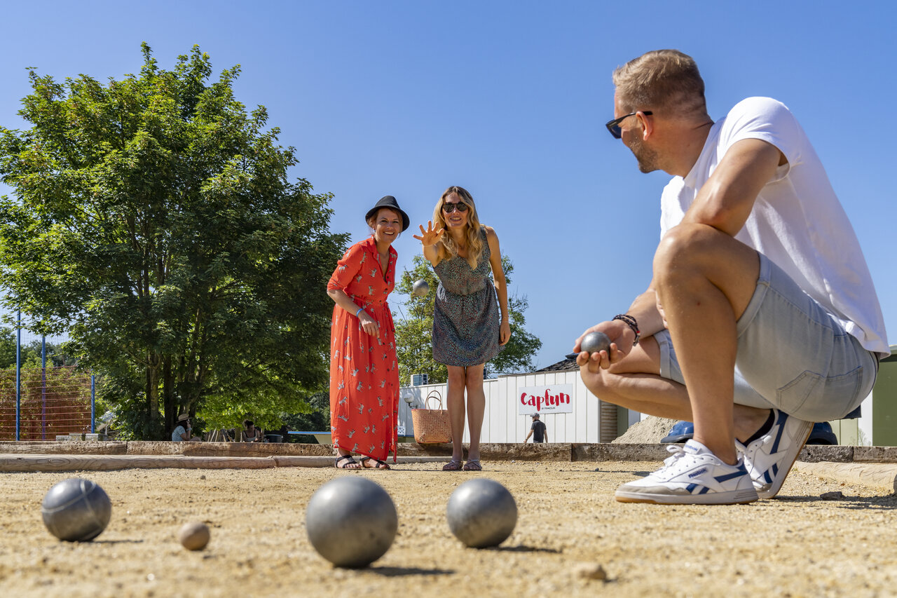 Family playing p�tanque at CAPFUN Hirondelle campsite in Oteppe.