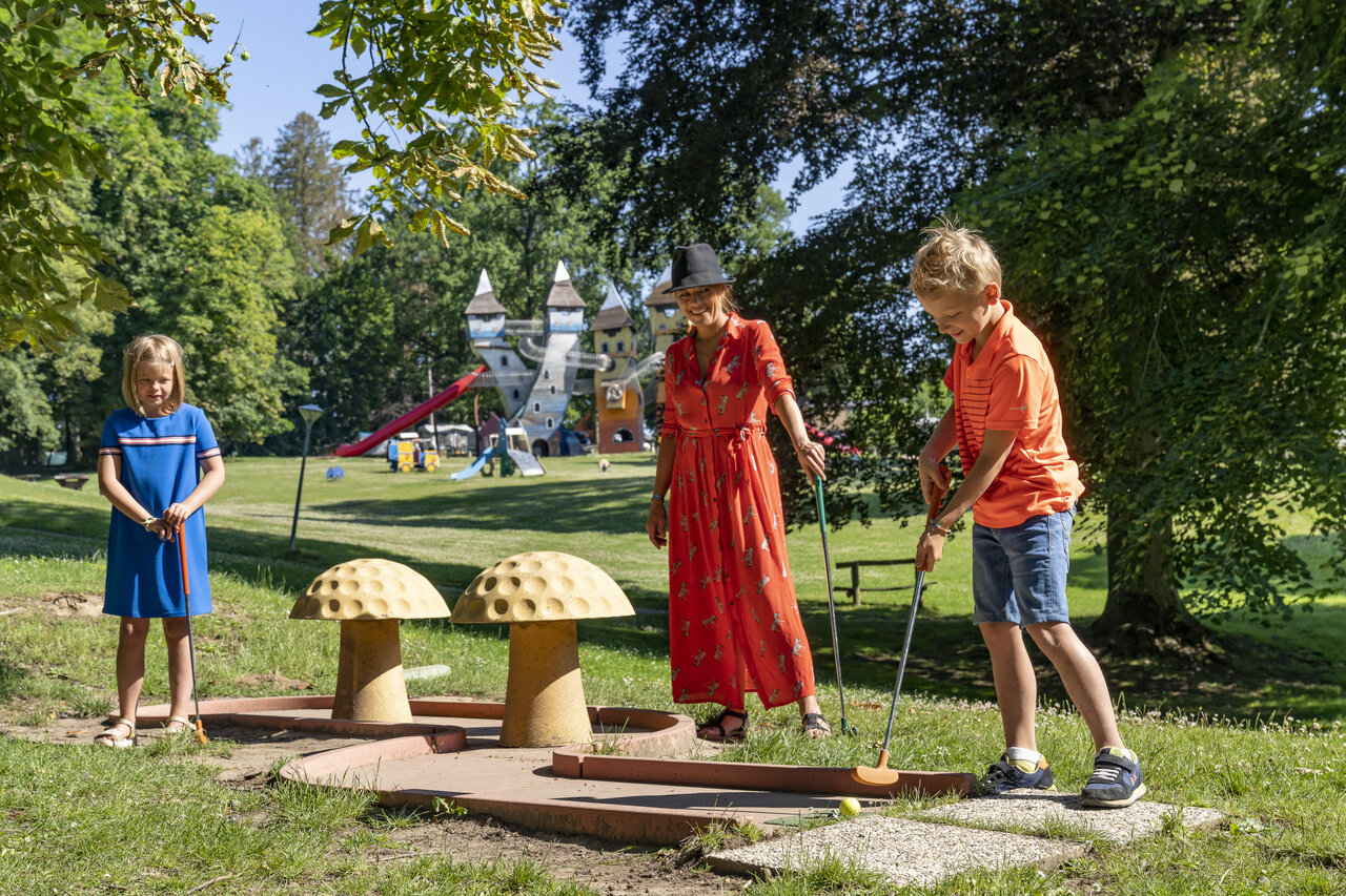 Family mini-golf and castle playground at CAPFUN Hirondelle campsite in Oteppe.