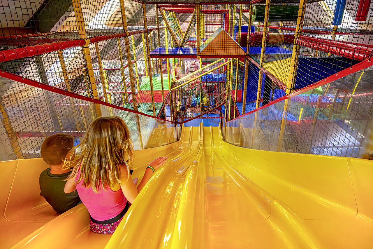 Slide and giant indoor playground for children at CAPFUN IJsselstrand Doesburg.
