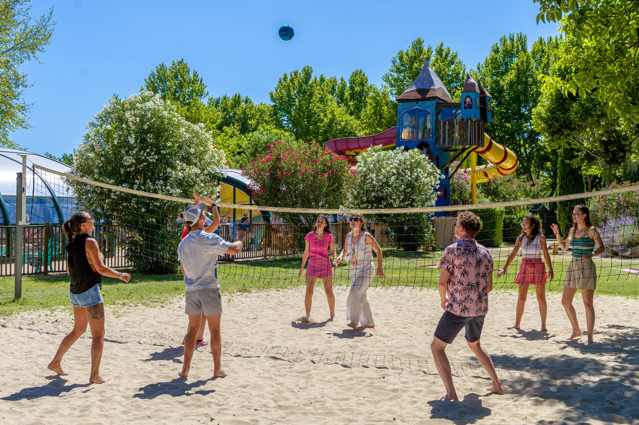 Beach volleyball game, playground at CAPFUN Jantou in LE THOR (84).
