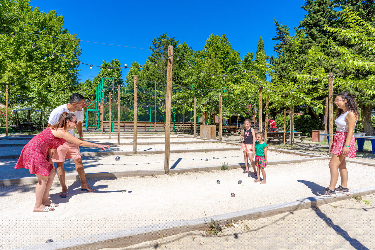 Family playing p�tanque at CAPFUN Jantou campsite, LE THOR (84).