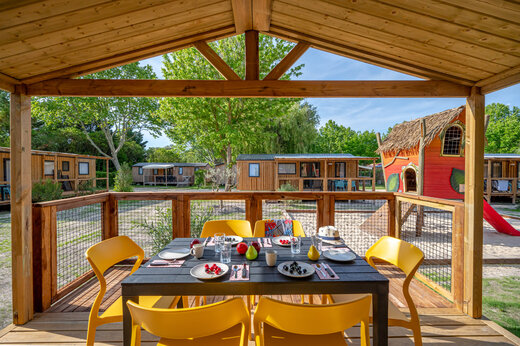 Mobile home, children's games at CAPFUN Jantou campsite in LE THOR (84).