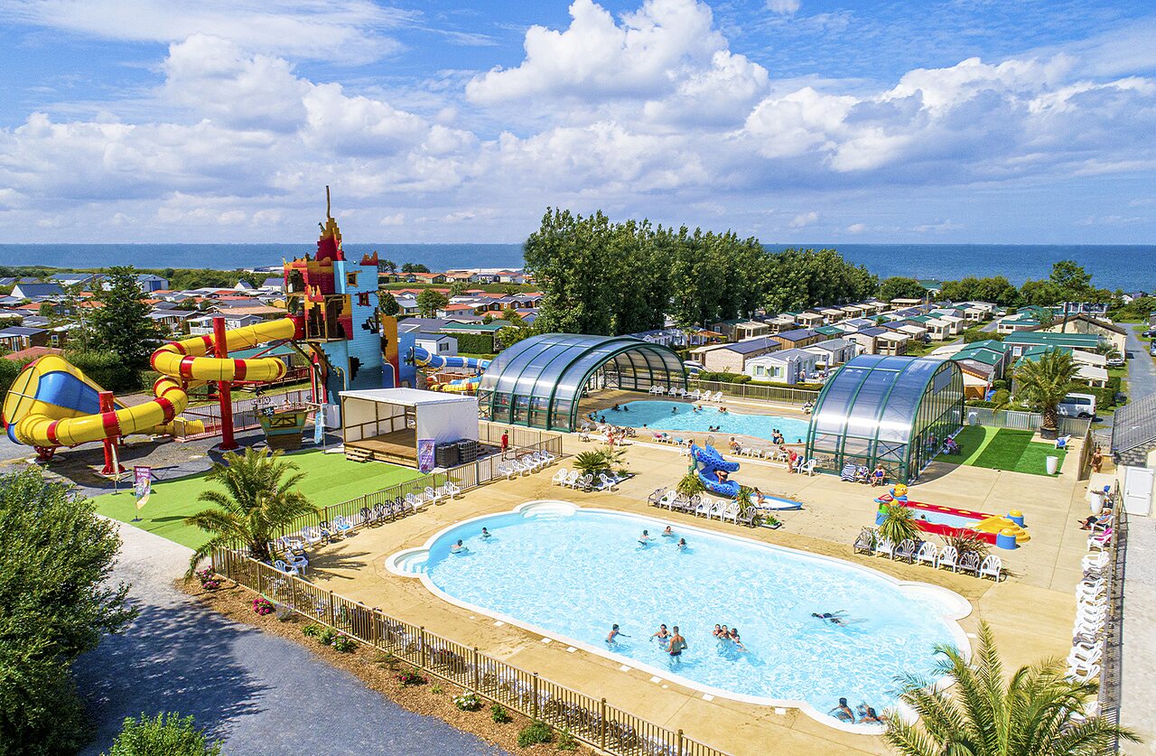 Waterslides, outdoor and indoor pools at CAPFUN Joncal campsite in Grandcamp - Maisy (14).