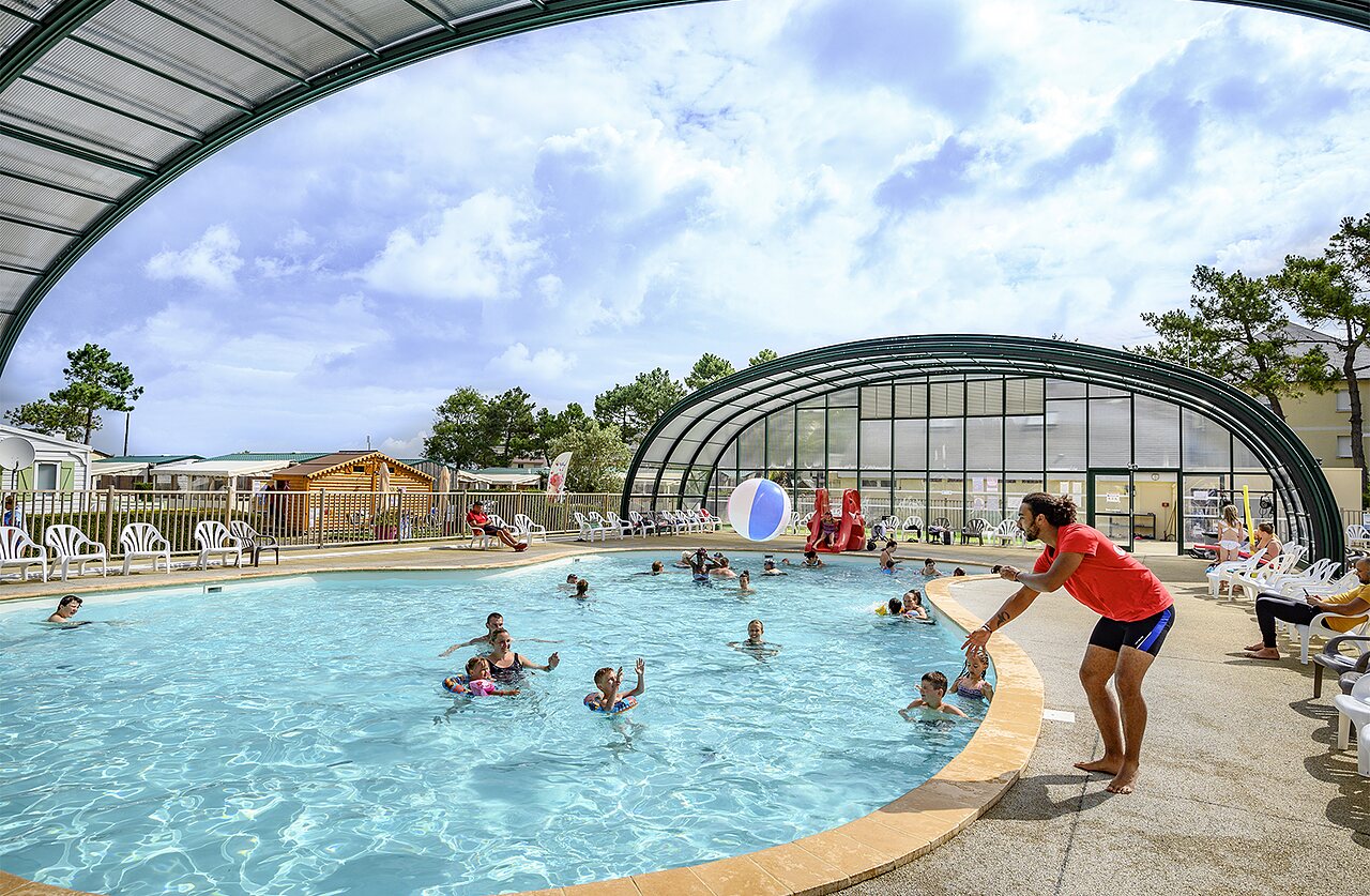Outdoor and indoor pool, families, animator at CAPFUN Joncal campsite (14).