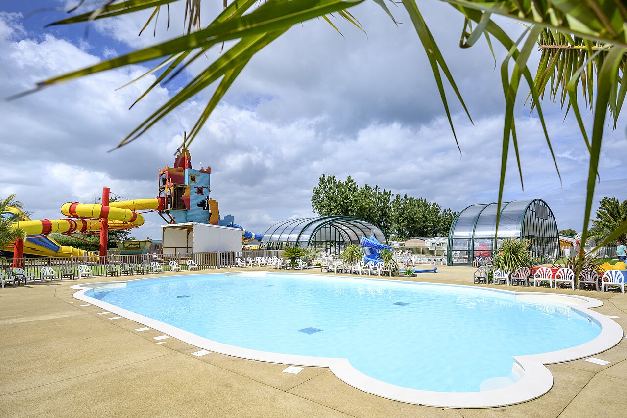 Outdoor swimming pool and giant water slides at CAPFUN Joncal campsite in Grandcamp - Maisy (14).