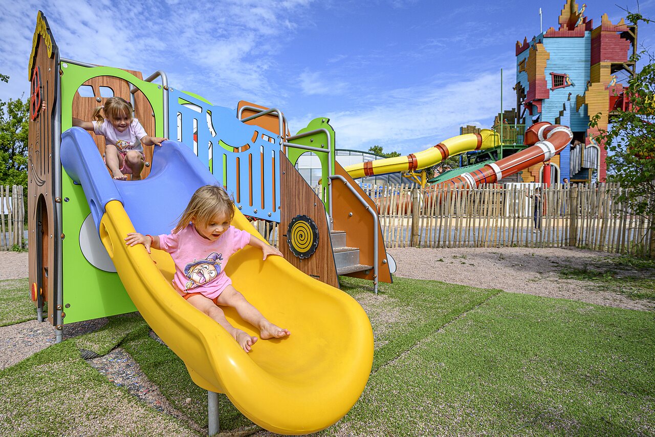 Children's slide, large water slides at CAPFUN Joncal campsite in Grandcamp - Maisy (14).