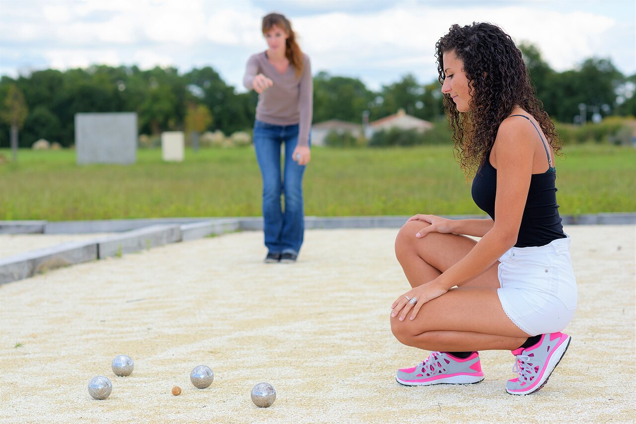Petanque players at CAPFUN Joncal campsite in Grandcamp - Maisy (14).