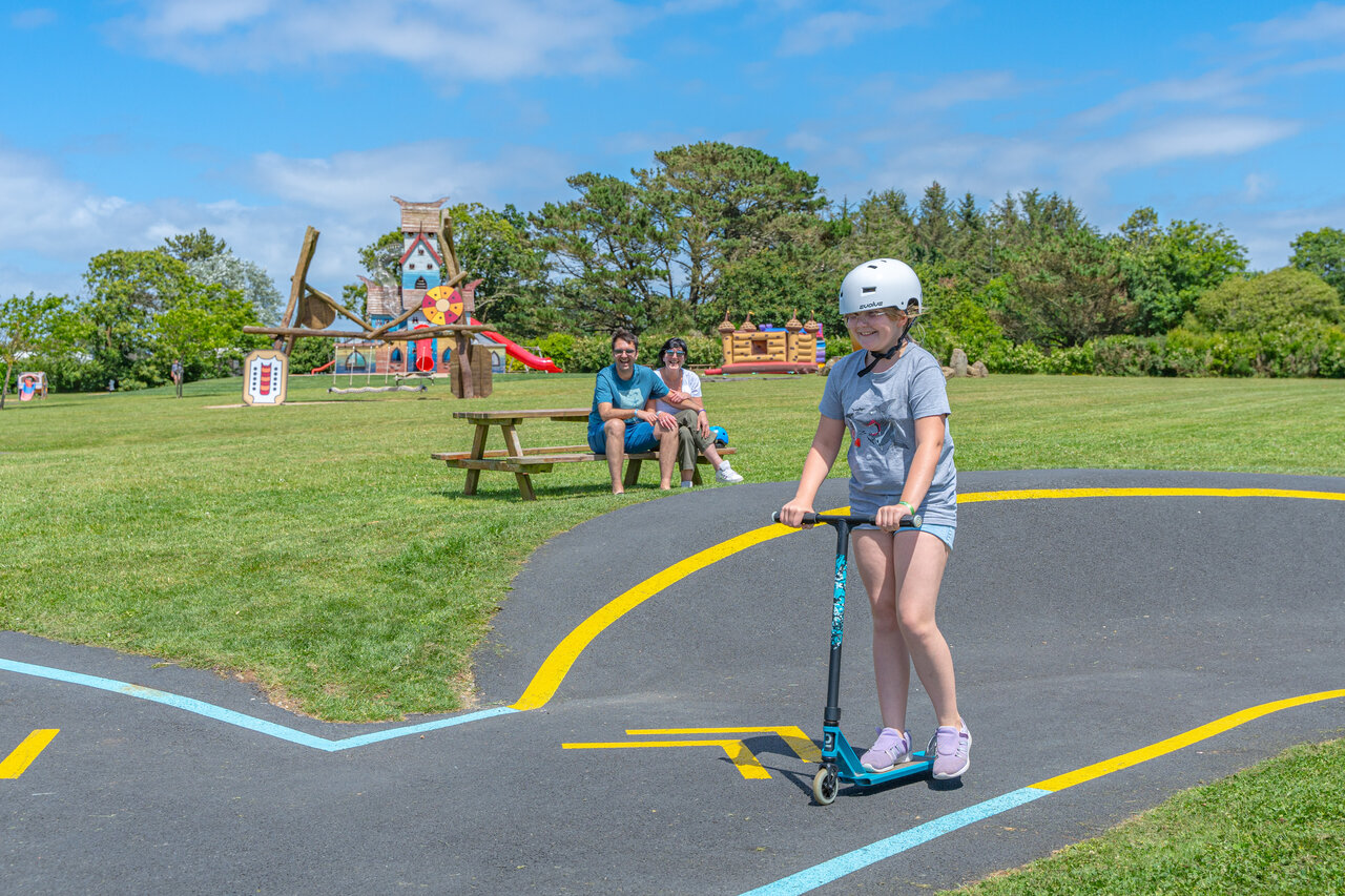Child on scooter on pumptrack, playground CAPFUN Kervel, PLONEVEZ PORZAY (29).
