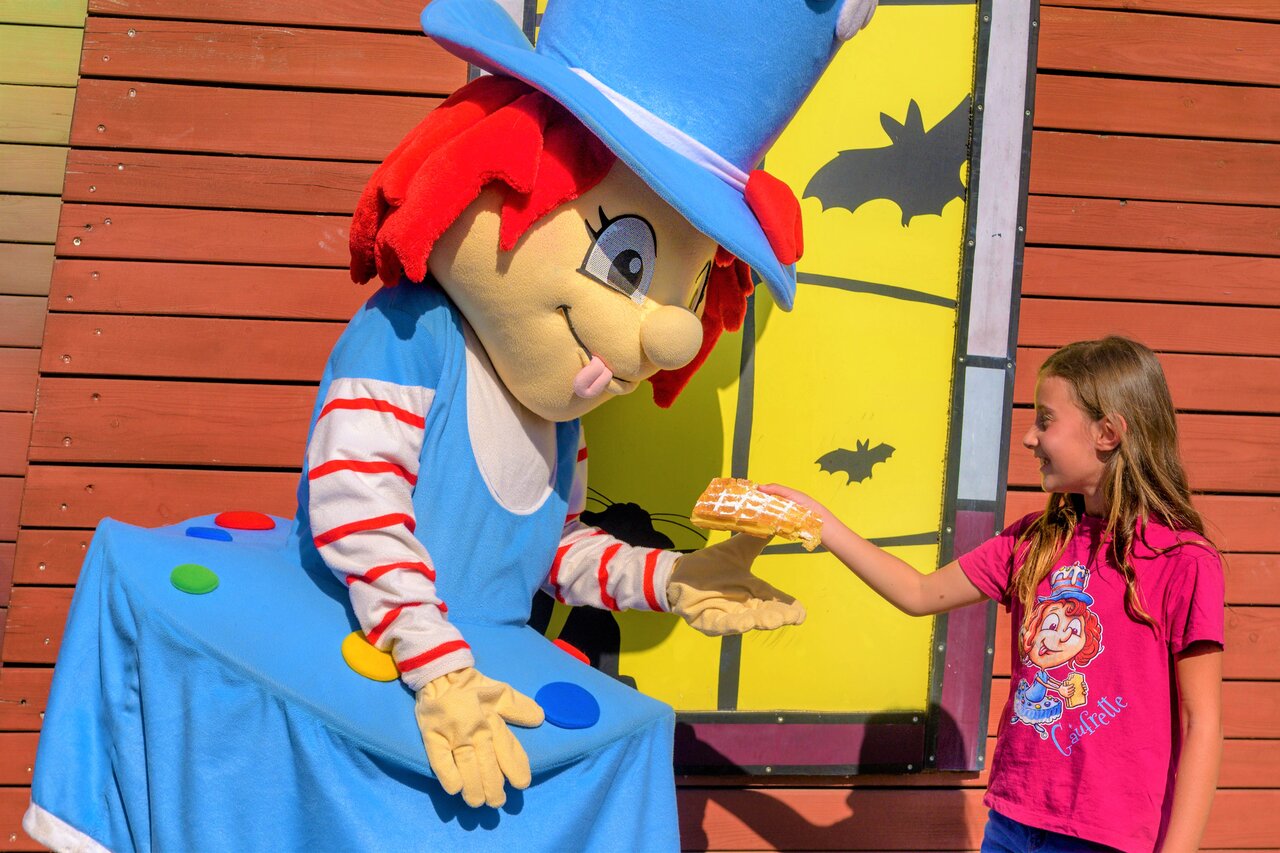 Mascot Gaufrette and child with waffle at CAPFUN Kervel campsite in PLONEVEZ PORZAY.