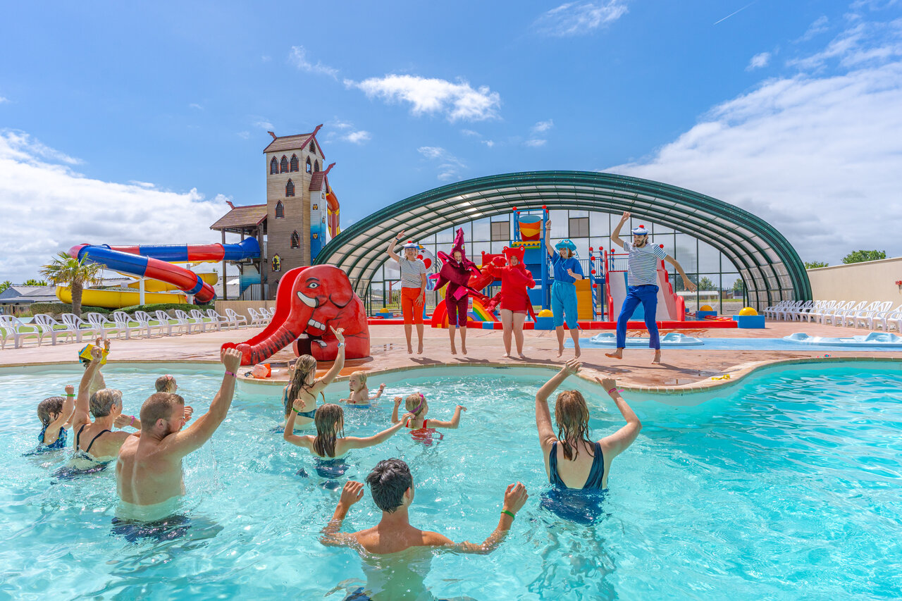 Outdoor pool, waterslides, aquatic entertainment at CAPFUN Kervel campsite in PLONEVEZ PORZAY (29).