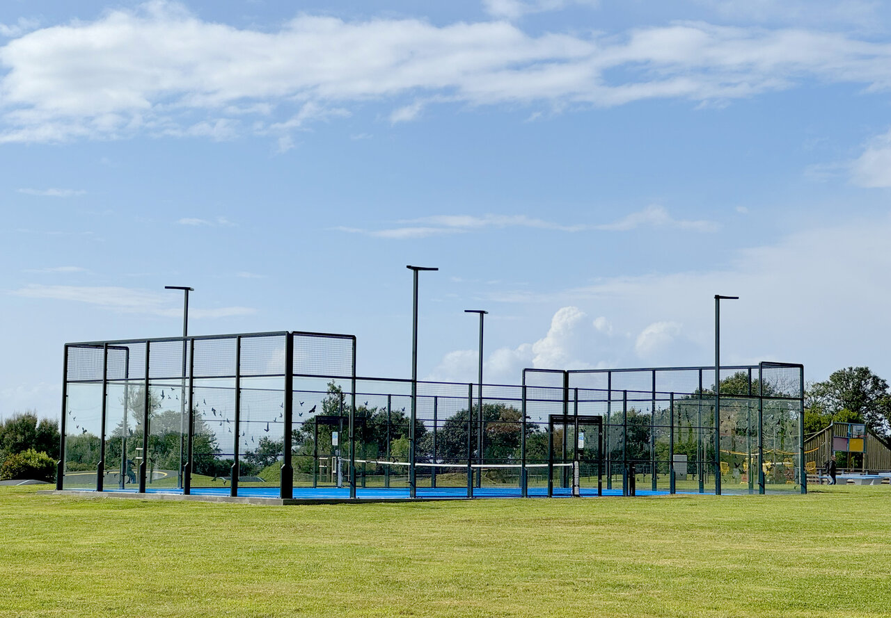 Modern padel court with blue net at CAPFUN Kervel campsite in PLONEVEZ PORZAY (29).