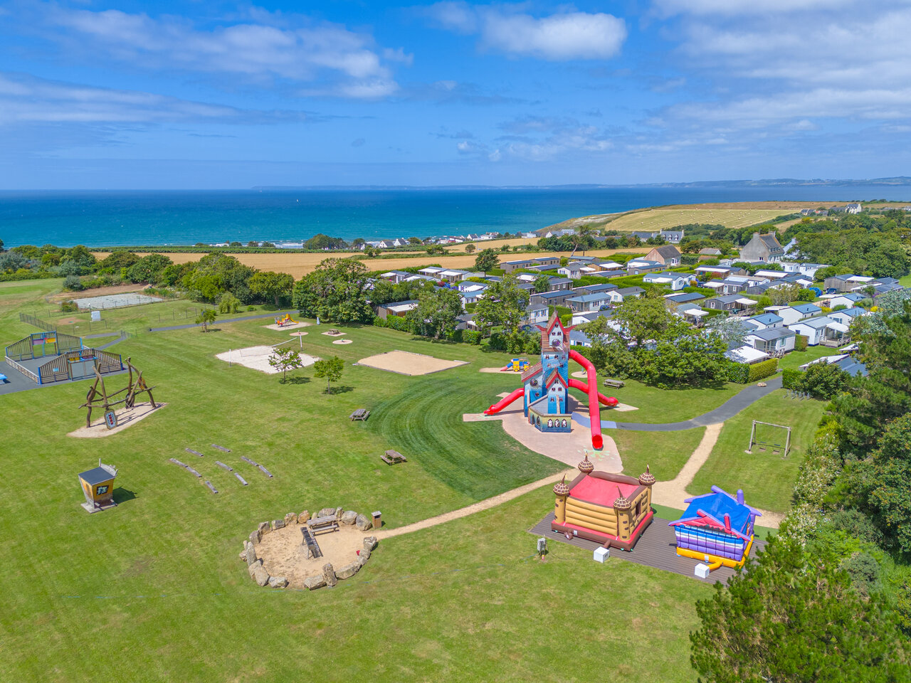 Playground, bouncy castles, slides at CAPFUN Kervel campsite in PLONEVEZ PORZAY (29).